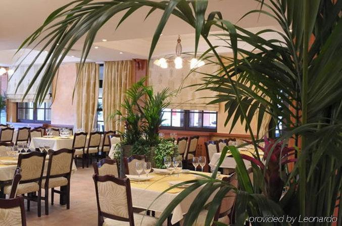 Hotel Prestige Belgrad Restaurant foto